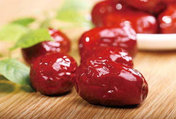 簡(jiǎn)單幾步做出美味紅棗銀耳湯 美容養(yǎng)顏抗衰老