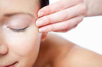 干眼癥用什么眼藥水好 你知道干眼癥是如何引起