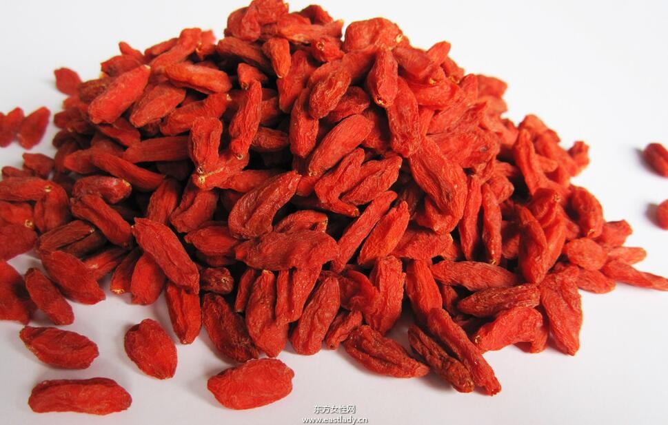 枸杞子泡酒喝的功效與做法 增強(qiáng)造血功能