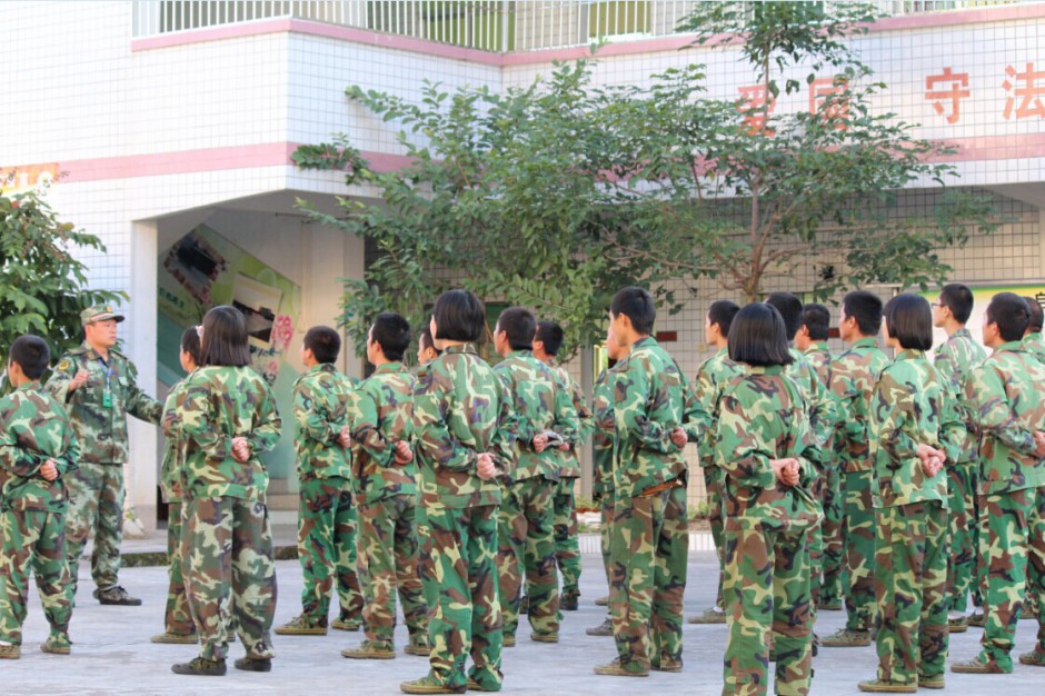 誘發(fā)青春期強(qiáng)迫癥的病因有哪些 該如何治療