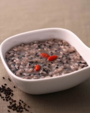 脫發(fā)怎么辦 產(chǎn)后脫發(fā)吃什么好