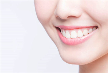 唇色反映你身體健康狀況 嘴唇太干切勿口水舔嘴唇