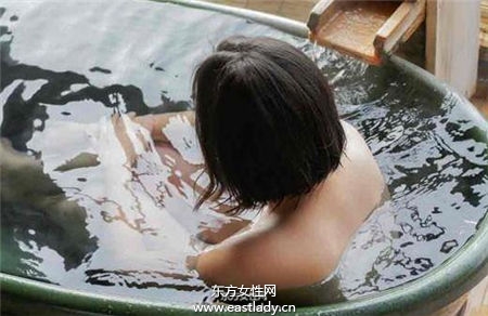 冬季泡澡水溫太高容易造成女性私密處搔癢