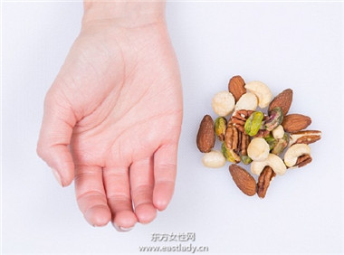 一天我們要吃多少東西 手掌測(cè)量食物方法大公開(kāi)