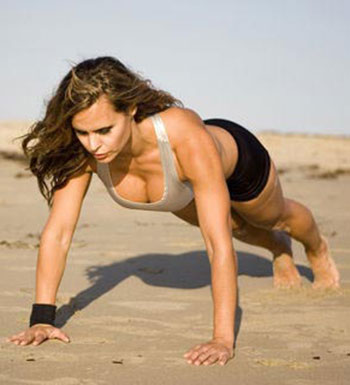 如何讓胸部更突出 擁有更完美的胸部曲線(xiàn)