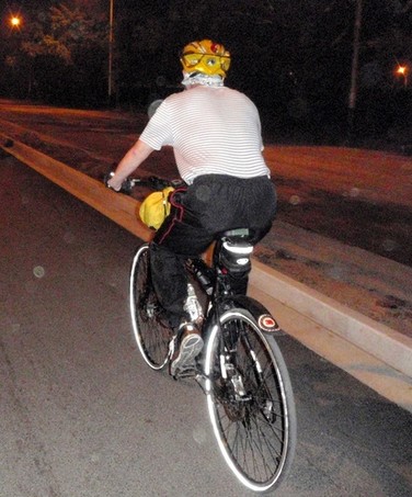 騎自行車 夜間騎自行車需注意哪些