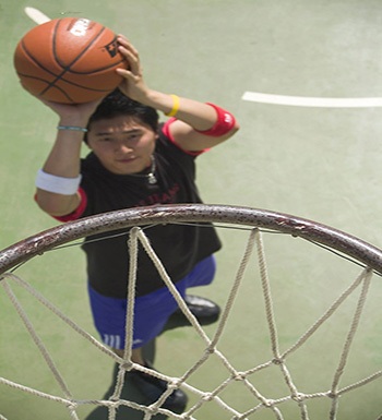 三步上籃步驟  三步上籃要注意什么