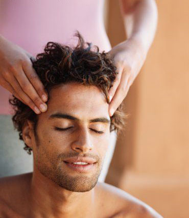 如何告別脫發(fā) 以下四招讓你輕松告別脫發(fā)