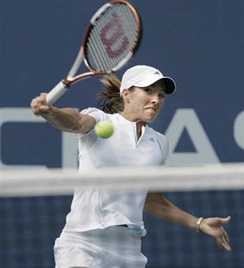 打網(wǎng)球的錯(cuò)誤動(dòng)作  會(huì)造成肌肉拉傷的后果