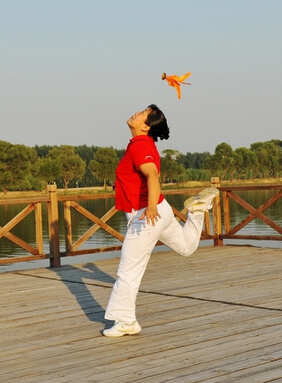 踢毽子的好處 踢毽子運(yùn)動(dòng)的好處是什么