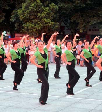 老人廣場(chǎng)舞怎么跳最好 廣場(chǎng)舞什么時(shí)候跳好