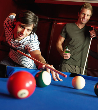 打臺(tái)球的正確擊球姿勢(shì) 打臺(tái)球有哪些好處呢