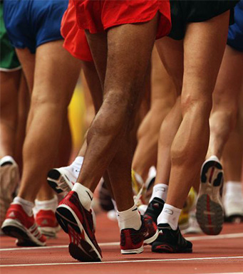 競(jìng)走運(yùn)動(dòng)技術(shù)的基本要求 競(jìng)走時(shí)的運(yùn)動(dòng)方法