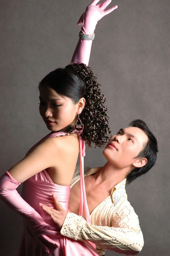 拉丁舞 拉丁舞恰恰的基本舞步有哪些