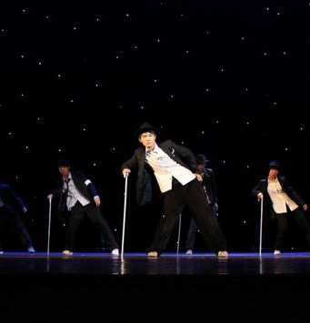 跳舞前需做好熱身運(yùn)動(dòng) 機(jī)械舞對(duì)健身的好處