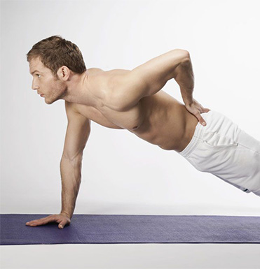 如何鍛煉俯臥撐 如何才能練就完美胸肌