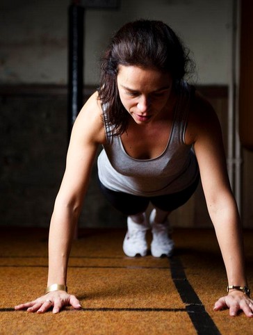 俯臥撐的好處 8步塑造完美曲線好身材