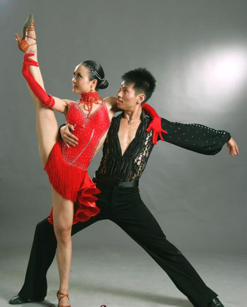 拉丁舞的基本學(xué)習(xí)技巧 塑造漂亮的腿形