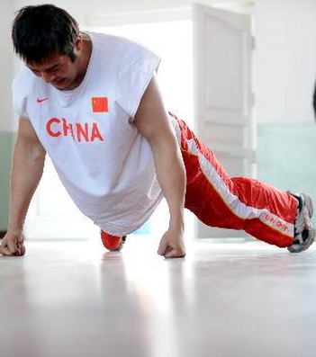 俯臥撐的正確做法 俯臥撐的正確姿勢(shì)做法