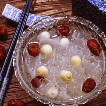 如何補(bǔ)血益氣 補(bǔ)氣養(yǎng)血食療方紅棗木耳羹