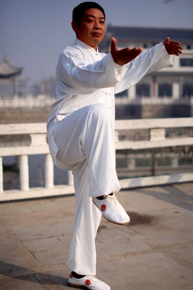 24式簡化太極拳 練習(xí)24式太極拳的姿勢要求