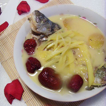 如何益氣補血 田七紅棗煲鯽魚的烹飪方法