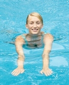 游泳入門 學(xué)游泳首先要克服對(duì)水的恐懼感