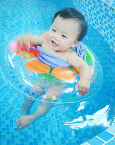 嬰兒游泳的好處 嬰兒游泳有益于身心健康