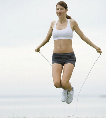 跳繩的好處 適合秋冬季的減肥方法