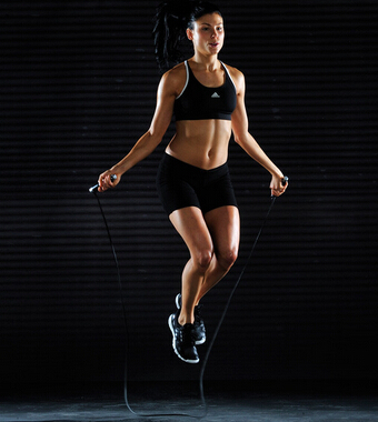 跳繩的好處 適合秋冬季的減肥方法