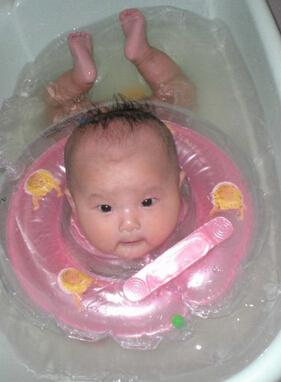 嬰兒游泳 冬季嬰兒游泳的好處與注意事項(xiàng)