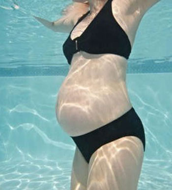 孕婦游泳應選哪種游泳姿勢 需注意哪些事項