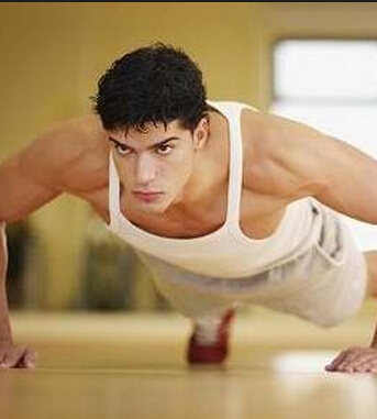 俯臥撐的好處 練出肌肉好簡(jiǎn)單