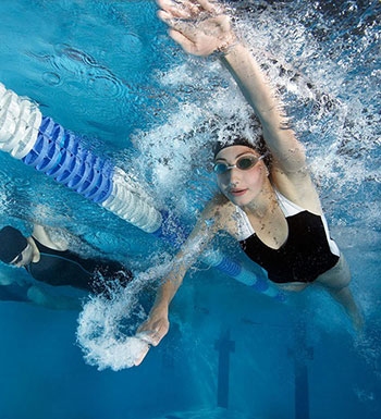 游泳各種動作解析 新手學(xué)游泳的技巧要領(lǐng)