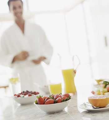 男人夜間如何護(hù)膚 教你4招男人夜間護(hù)膚方法