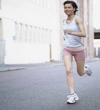 長跑的注意事項  不宜馬上喝水降溫