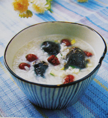 烏雞紅棗粥能夠起到養(yǎng)肝補(bǔ)氣的作用