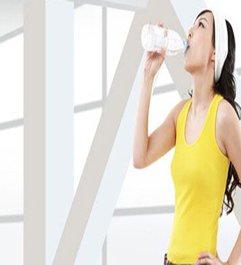 長跑的注意事項  不宜馬上喝水降溫