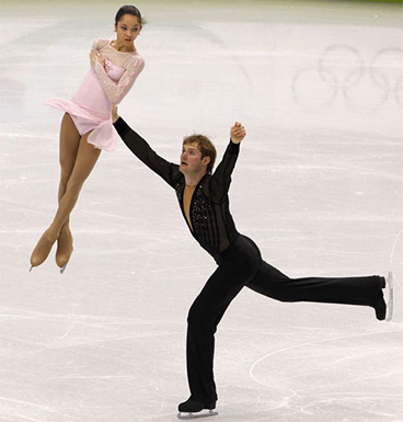 滑冰運(yùn)動(dòng)有什么運(yùn)動(dòng)技巧 它又有什么好處呢