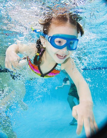 學(xué)游泳的技巧 游泳抽筋時如何自救