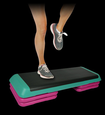 時尚健身有氧踏板操 有氧踏板操的特點與步法