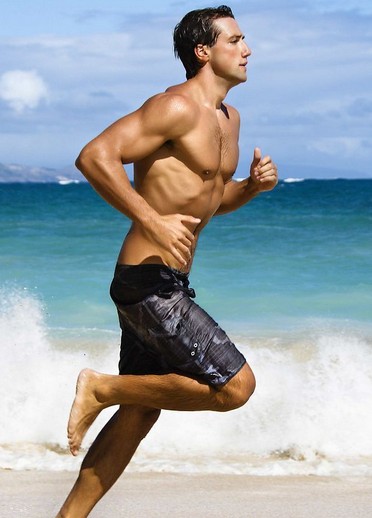 如何養(yǎng)生 在沙灘上慢跑更加養(yǎng)生