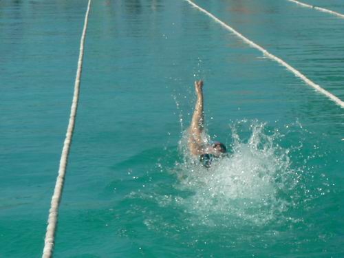 仰泳呼吸 讓你游泳不再喝水