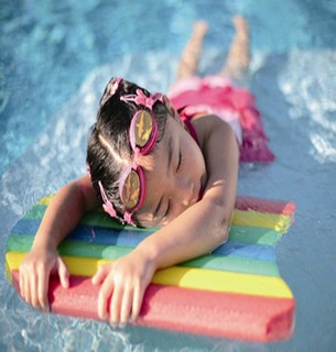 游泳技巧 學(xué)游泳有哪些技巧呢