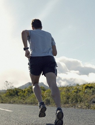 如何養(yǎng)生 在沙灘上慢跑更加養(yǎng)生