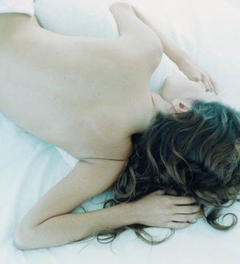 女性裸睡不僅促進血液循環(huán) 也能美容減肥