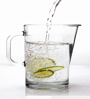 檸檬水的功效  泡檸檬水的小竅門