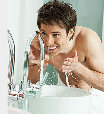 男人清晨易暴露哪些疾病 起床后如何做最養(yǎng)生