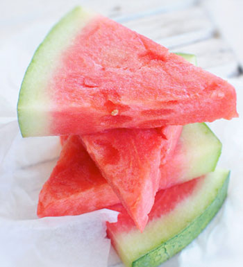 夏季養(yǎng)生常識 冰箱里的隔夜西瓜還可以吃嗎