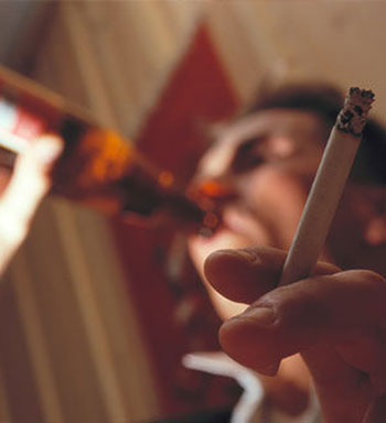 抽煙酗酒容易猝死 你有沒(méi)有猝死征兆